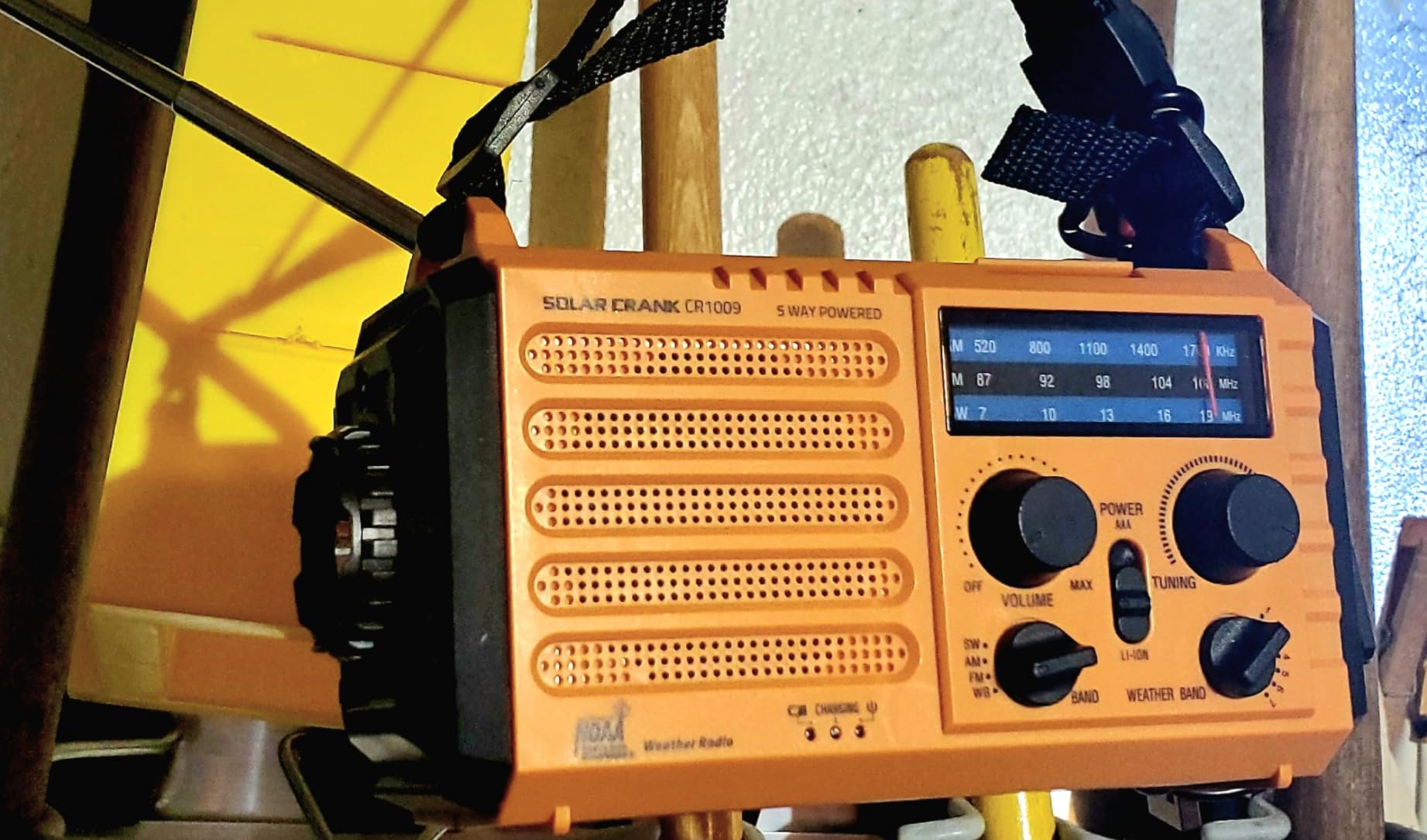 Emergency Crank Weather Radio with NOAA Auto Alerts and Shortwave, 5000mAh customer photo 2