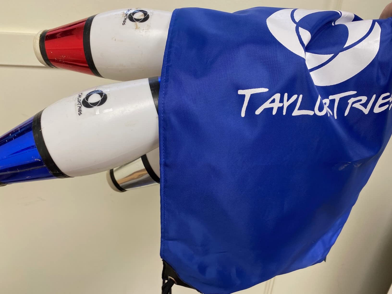 Zeekio Taylor Tries Signature Juggling Club Set with Drawstring Bag (Blue Silver Red) customer photo 1