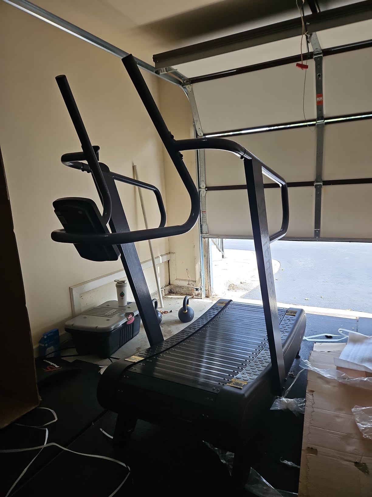 SB Fitness Equipment CT400 Self Generated Curved Commercial Exercise Workout Treadmill with 3 Resistance Levels and Front Digital Display customer photo 2