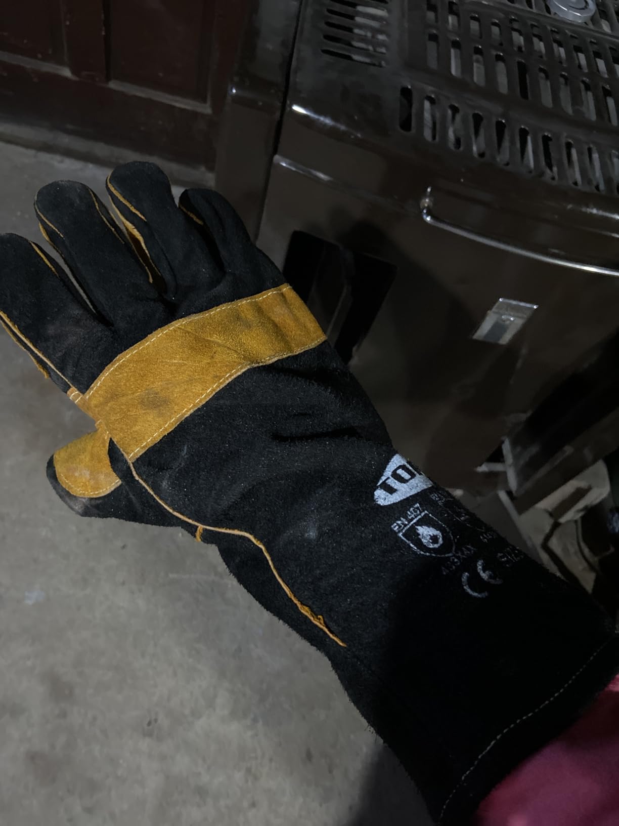 TOPDC Welding Gloves 16-Inch 932°F Heat Resistant Leather for MIG, Stick customer photo 2