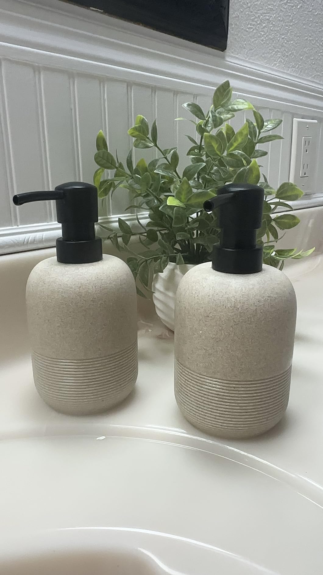 GalDal 2pcs/Set Beige Hand Soap Dispenser Sets,Resin Liquid Soap Dispenser for Bathroom Countertop,Bathroom Lotion Dispensers-10.6oz. customer photo 2