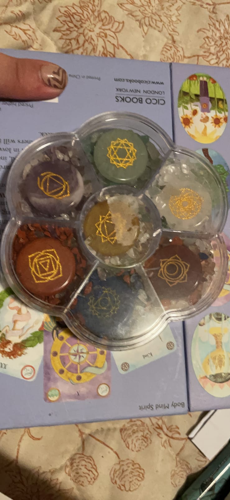 CrystalTears 7 Chakra Crystal Stones Natural Reiki Healing Crystals Gemstones with Engraved Chakra Symbol Tumbled Polished Chakra Stone Kit for Meditation Crystal Therapy Gift customer photo 1