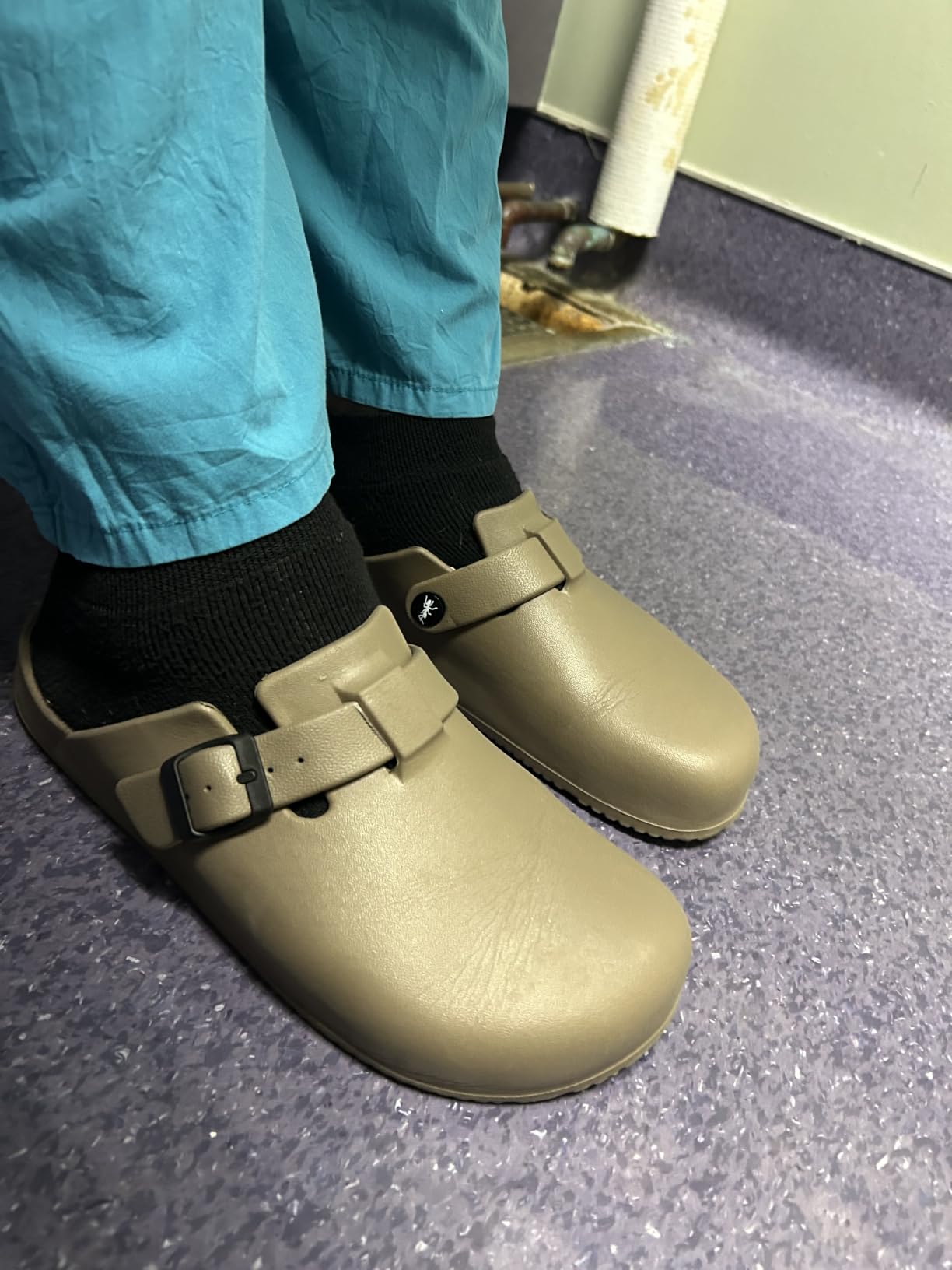 Bigant Women Clogs Slip-on Nursing Garden Shoes Unisex-Cushioned Footbed customer photo 2