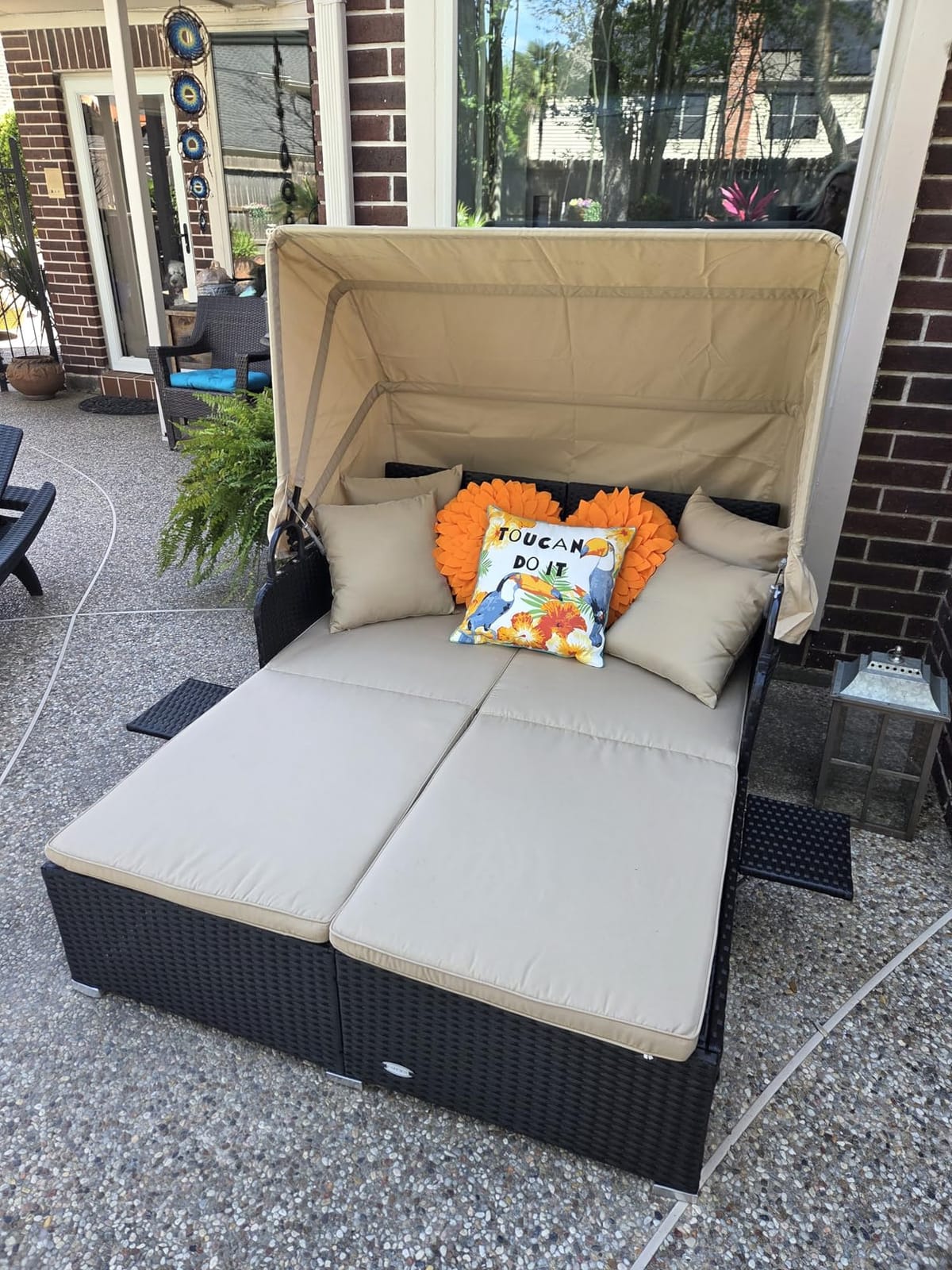 Tangkula Outdoor Rattan Daybed, Sunbed Wicker Furniture w/Spacious Seat, Upholstered Cushion & High-Resilience Sponge, Wicker Patio Sofa Set w/Extra Pillows for Courtyard Poolside(Red) customer photo 1