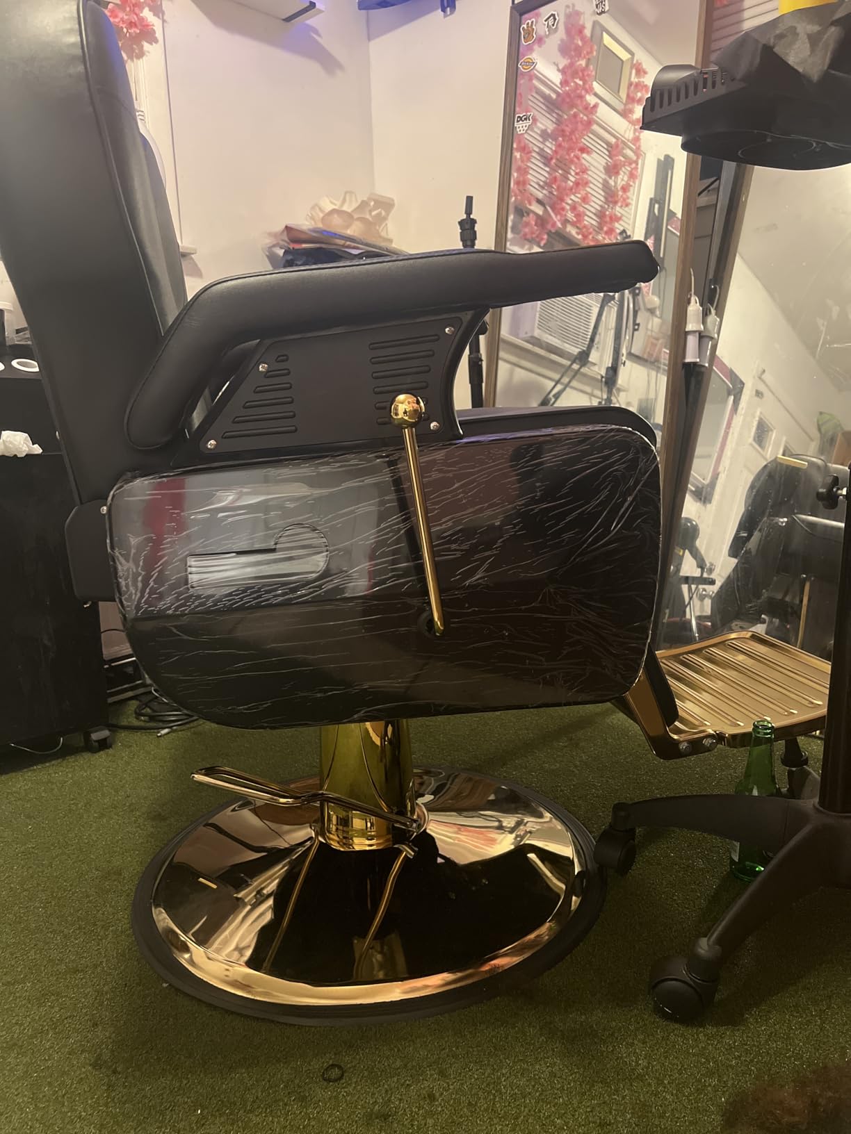 OmySalon All Purpose Hydraulic Barber Chair Recline 360 Degree Swivel Height Adjustable Heavy Duty Hairdresser Chair Beauty Salon Spa Tattoo Styling Equipment customer photo 2