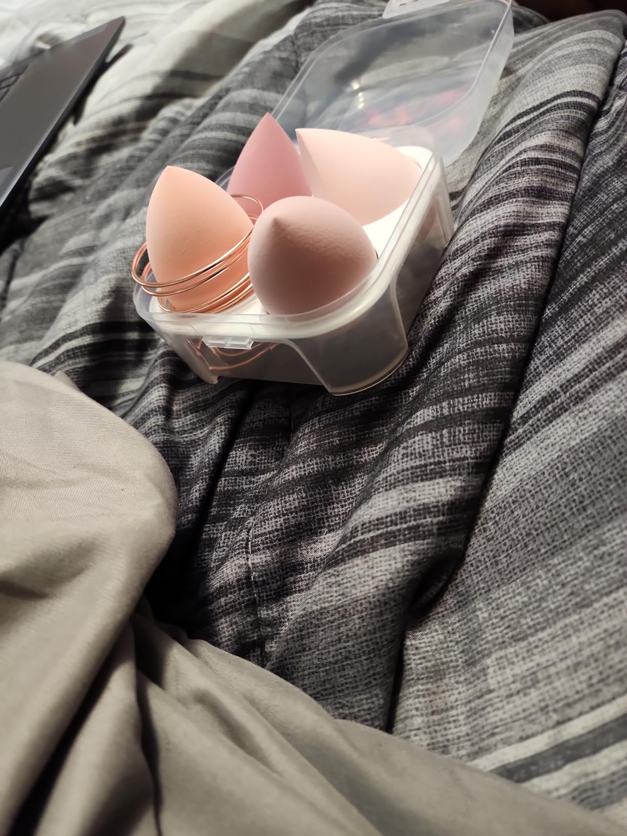 Makeup Sponges Set - Beauty sponges Blending Blenders with 1 Holder and Egg Case, Flawless for Cream, Powder and Liquid (Pink, 4Pcs+1Holder+ case) customer photo 2