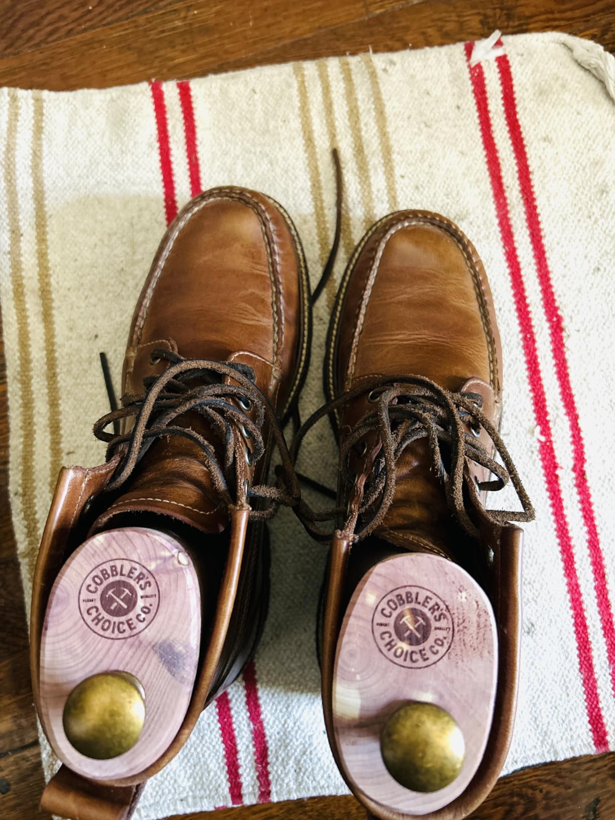 Cobbler's Choice Cedar Boot Trees for Men - Aromatic Wood with Split Toe customer photo 2