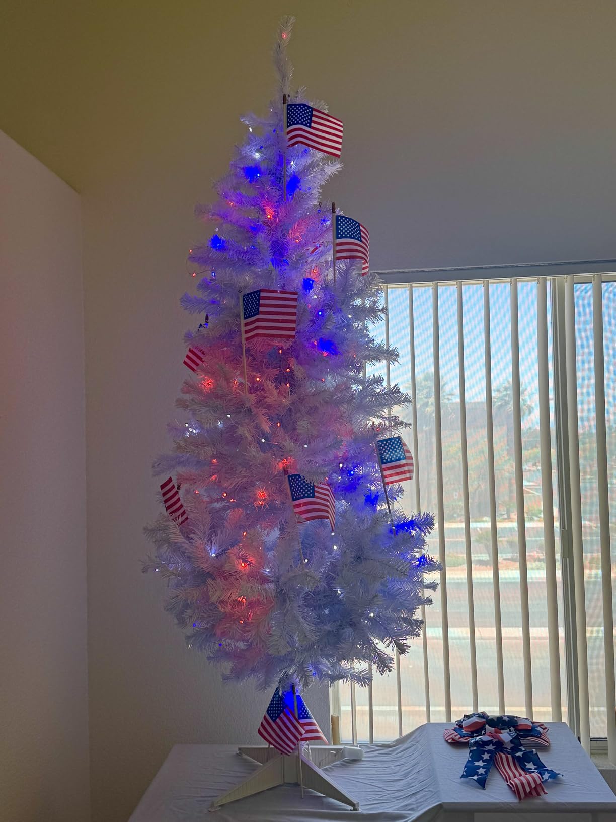 HOOSUN 12 Pcs Small American Flags On Stick,4th of July Decorations Small USA Flag On Stick,Mini 4''x6'' American Flags for Outside,Fourth of July Flag for Yard Lawn,Patriotic Memorial Day Decorations customer photo 1
