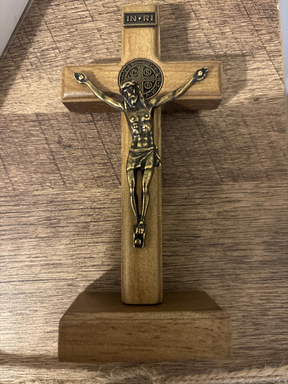 KUXBET Crucifix Wall Cross Wooden Jesus Christ Catholic Hanging Wall Cross for Home Decor 10 Inch Cross For Wall Golden Oak (10