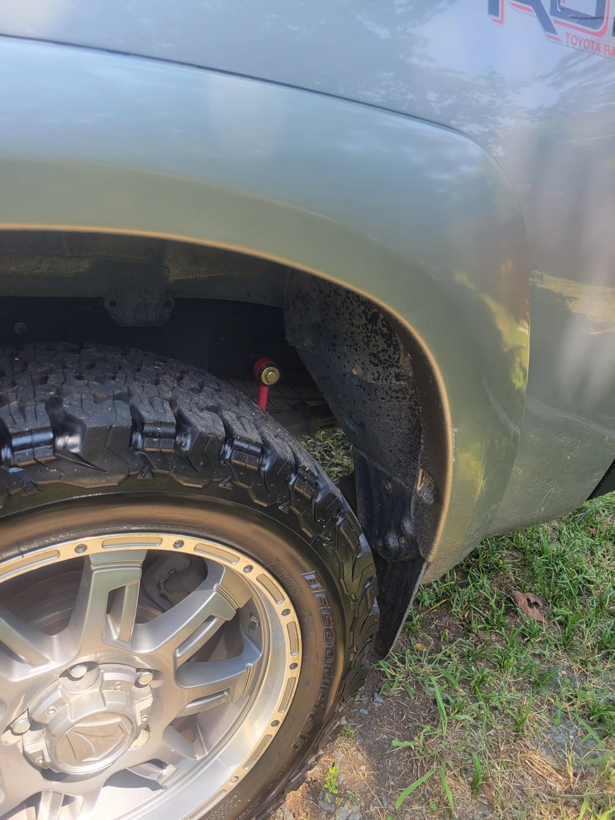 Griot's Garage Black Shine Tire and Trim Coating, Water-Resistant Dressing, Provides a High-Gloss Finish, Rain, and UV Protection, 10850, 21.5oz customer photo 1