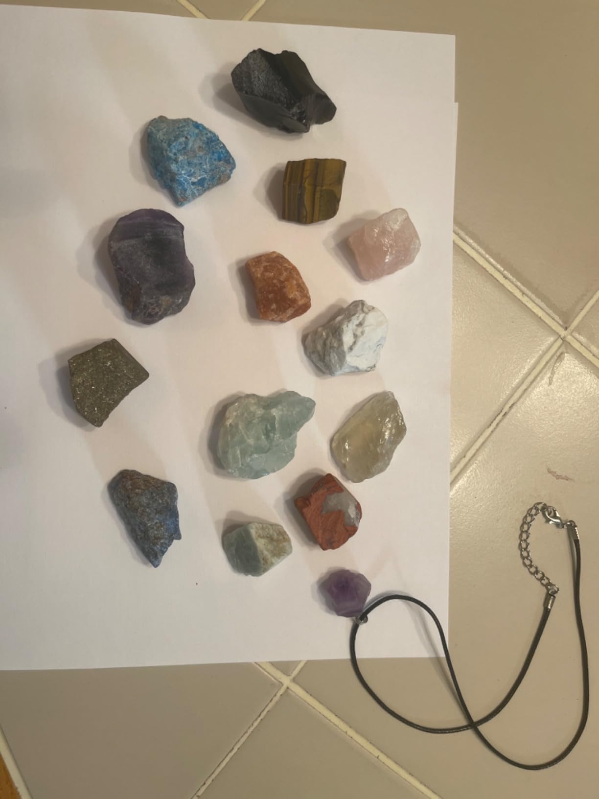 AOOVOO 17Pcs Crystals and Healing Stones, 14Pcs Real Raw Chakra Stones Set, Selenite Charging Plate, Amethyst Necklace, Rose Quartz, Mothers Day Gifts, Gift Box, Guide for Beginners, Collection, Meditation, Yoga customer photo 1