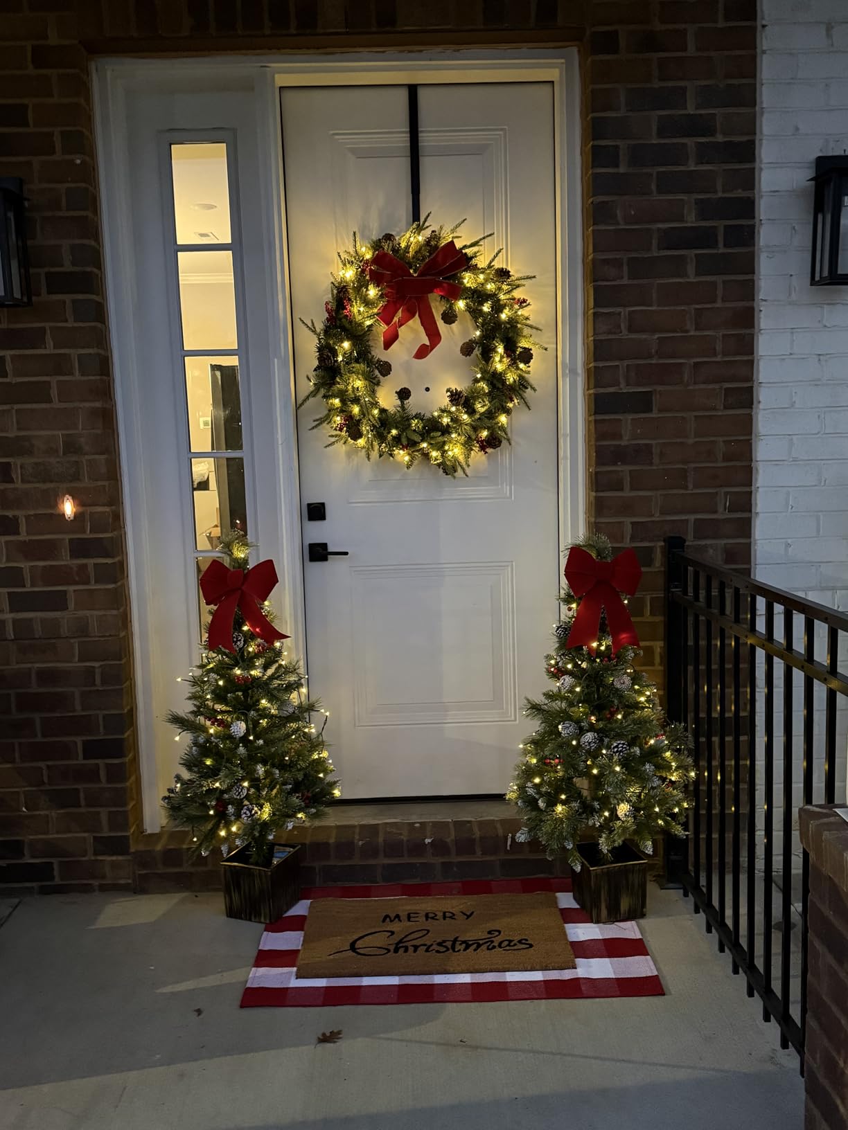 Best Choice Products 30in Pre-Lit Battery Powered Christmas Wreath Artificial Pre-Decorated Holiday Accent w/ 100 Lights, 276 PVC Tips, Ribbons, Pine Cones customer photo 2