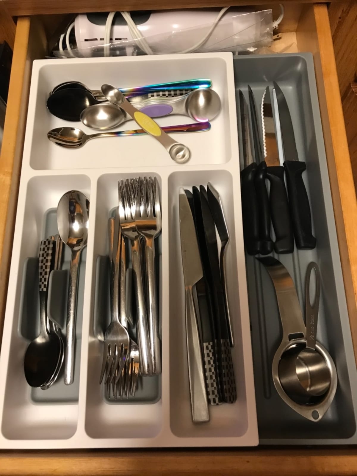 OXO Good Grips Kitchen Drawer, Expandable Utensil Organizer | Keep Essentials Neatly Stacked with Utensil Caddies, Kitchen Space Savers, Caddies Lift Out for Table Setting, Easy to Clean customer photo 2