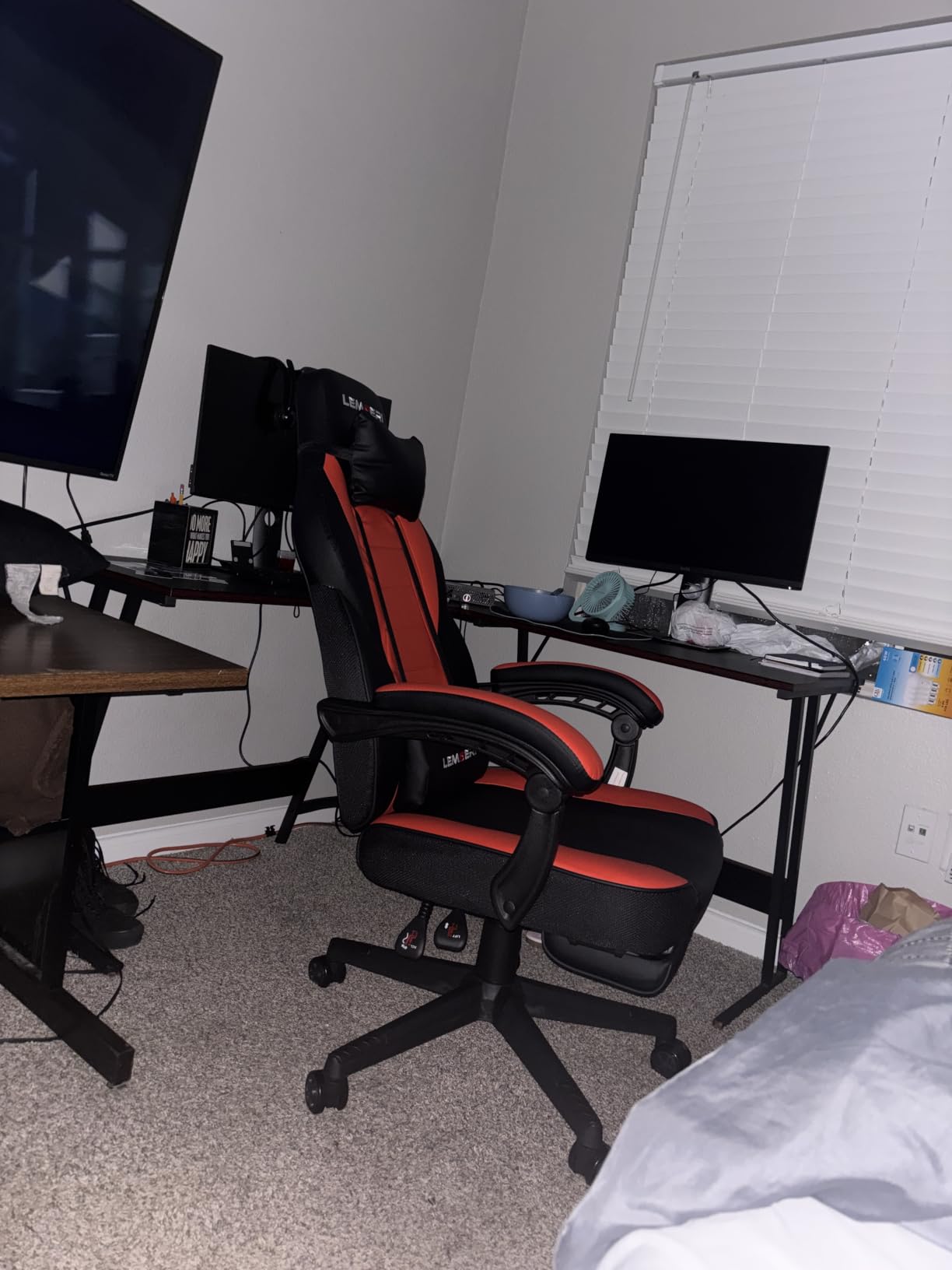 LEMBERI Big and Tall Gaming Chair, 400lb Capacity, Red customer photo 2