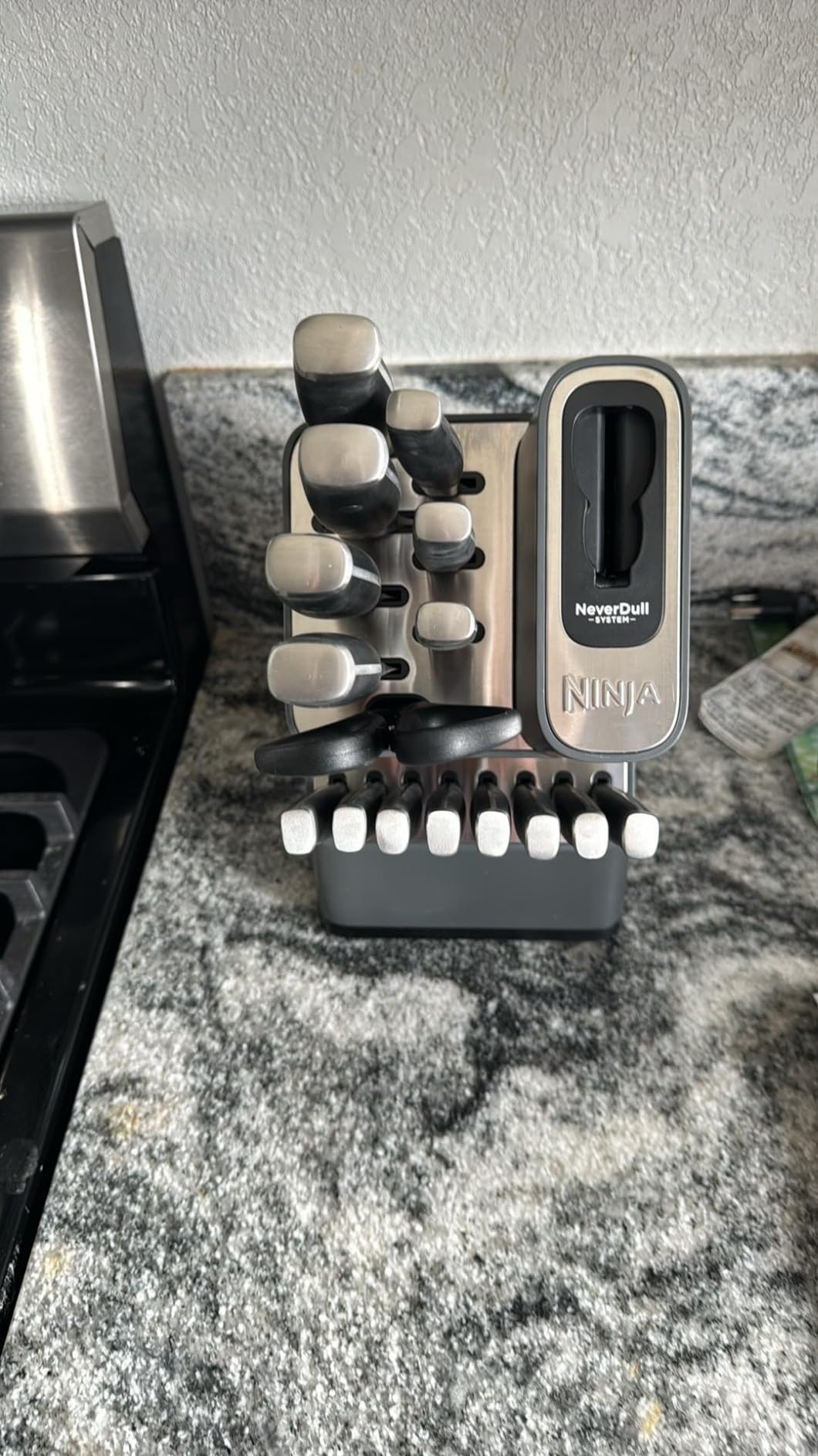 Ninja NeverDull 17-Pc Knife Block Set, Built-in Sharpener, Black, K32017 customer photo 2