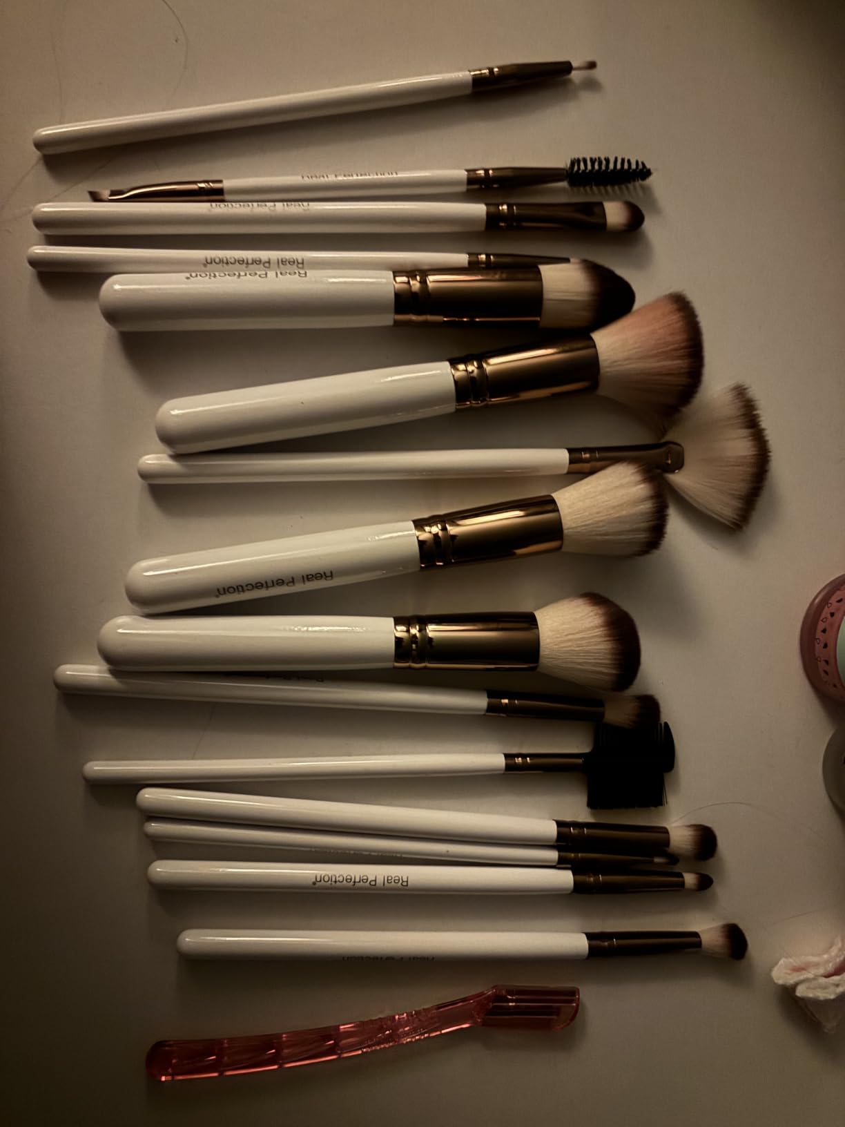 Real Perfection Makeup Brush Set 16 Pcs with 1 Eyebrow Razor Premium Synthetic Foundation Powder Concealers Eyeshadow Blush Makeup Brushes Make up Brushes Kit (Pink) customer photo 1