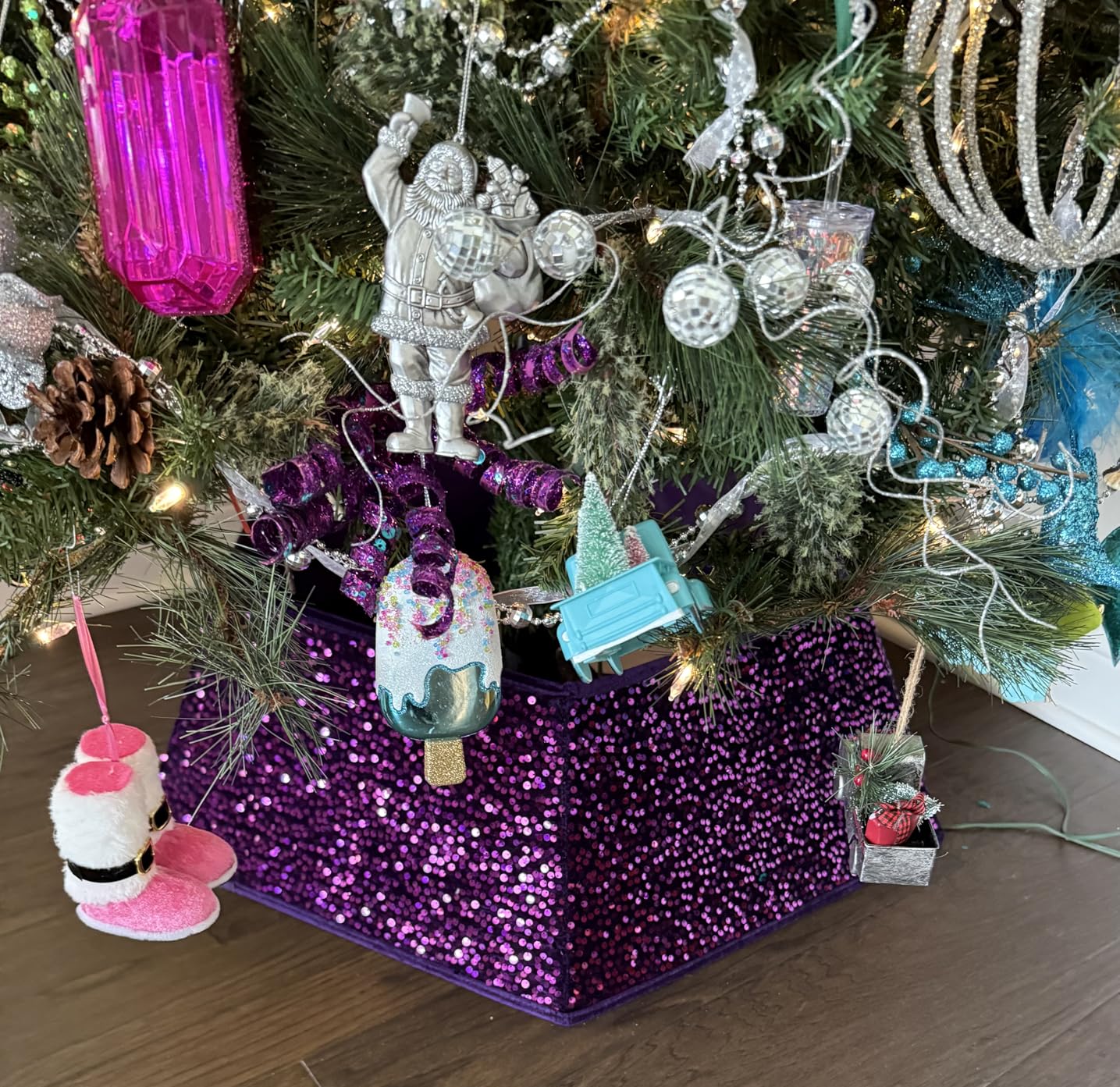 XmasExp Christmas Tree Collar 24 inch Sequin Tree Skirt for Christmas Holiday Home Decor Xmas Tree Ring Stand Base Cover Small Size 4 Piece Red customer photo 1