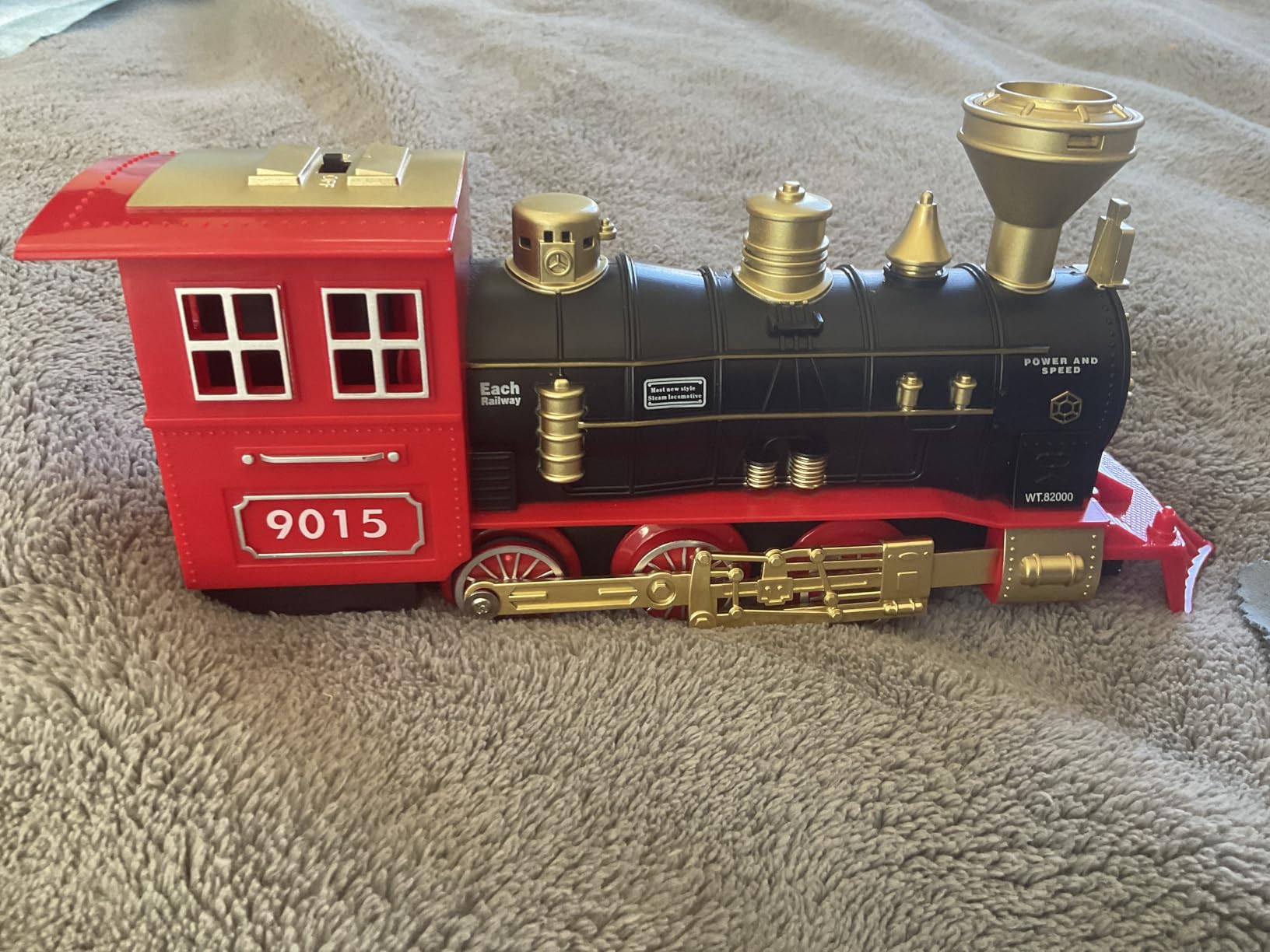 Hot Bee Train Set - Metal Train Toys with Luxury Tracks and Glowing Passenger, Christmas Train Sets for Around The Tree with Smokes, Lights & Sound, Toy Train Set for 3 4 5 6 7+ Years Old Boys Gifts customer photo 1