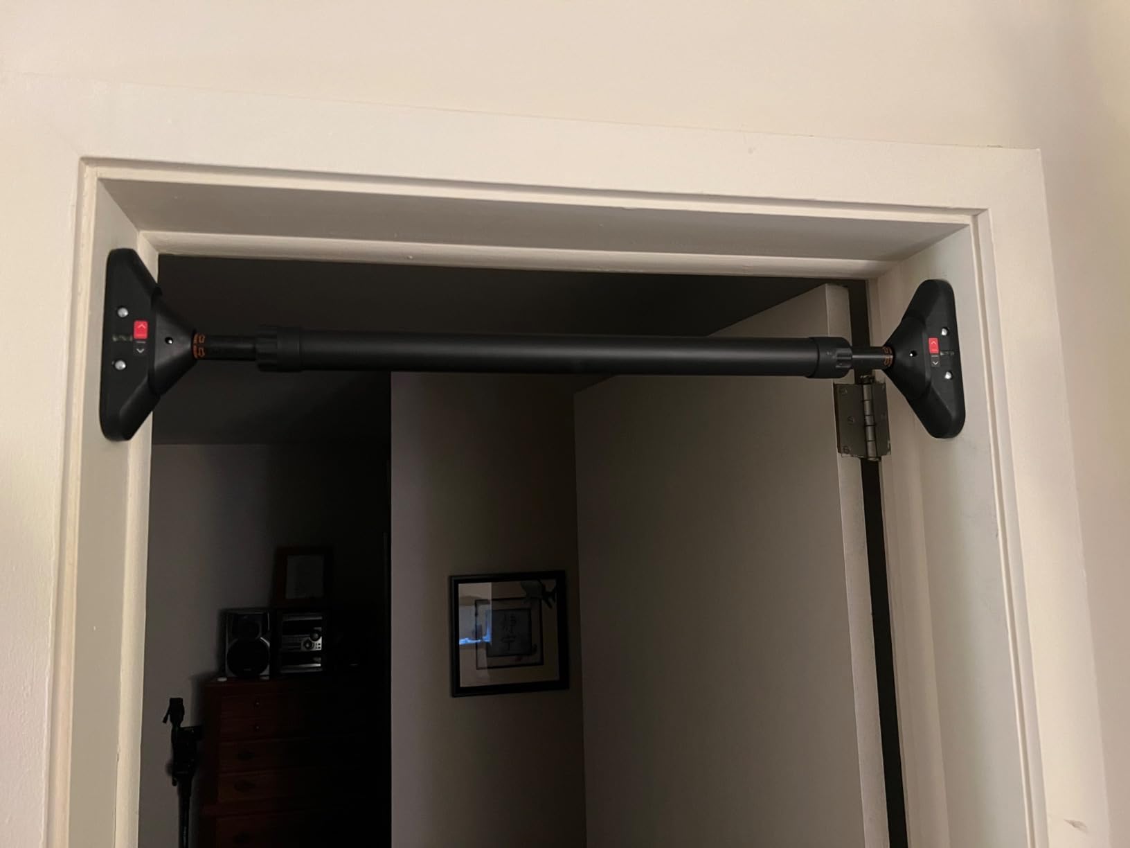 Sportneer Pull Up Bar for Doorway, No-Drill, 29.5-37 in, 440 lb customer photo 1
