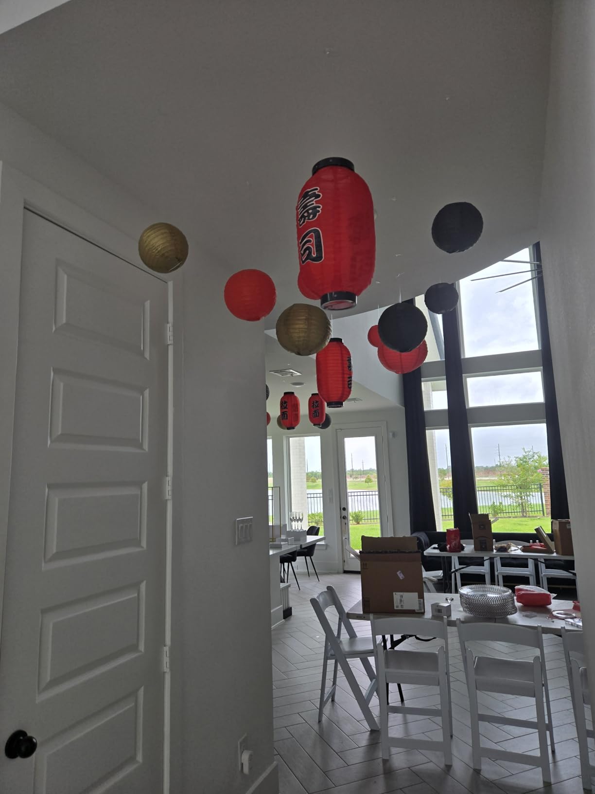 Riakrum Japanese Style Lantern Japanese Party Decorations Red Silk Lantern 14 Inch Decorative Traditional Hanging Lamp Bar Waterproof Festival for Indoor Outdoor Home Yard, Set of 4 (Sushi and Ramen) customer photo 1