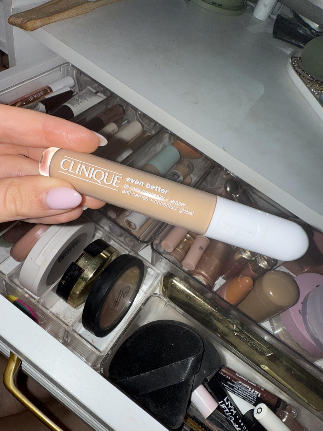 Clinique Even Better All-Over Full Coverage Concealer + Eraser Makeup For Dark Undereye Circles | With Hyaluronic Acid + Caffeine | Hydrating, Brightening + Depuffing customer photo 1