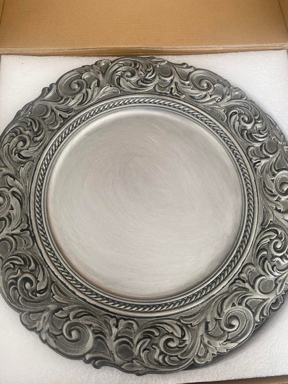 Antique Charger Plates, 13 Inch White Dinner Plate Chargers Round Server Ware. Set of 6 Plastic Embossed Charger for Dinner, Party, Wedding, Elegant Tableware Decoration. (White) customer photo 1