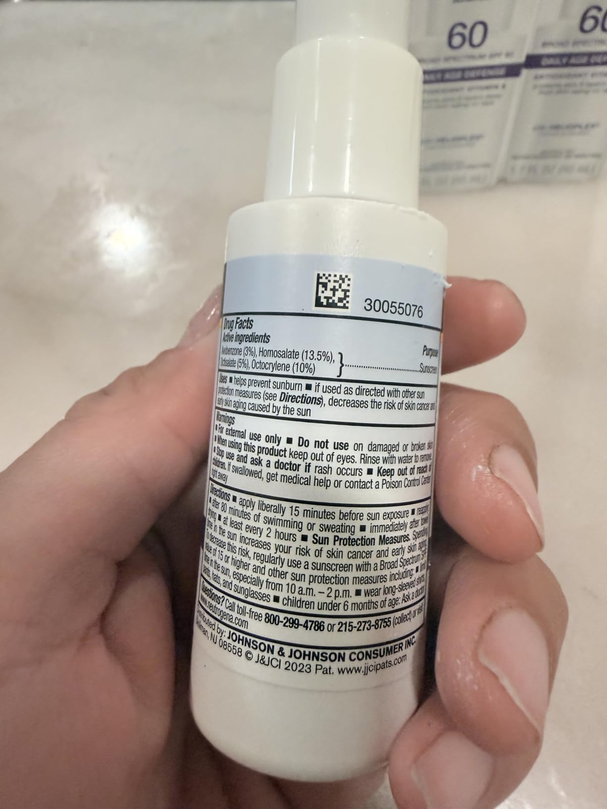 Neutrogena Ultra Sheer Sunscreen Serum SPF 60, Fragrance-Free, 1.7 fl. oz customer photo 1