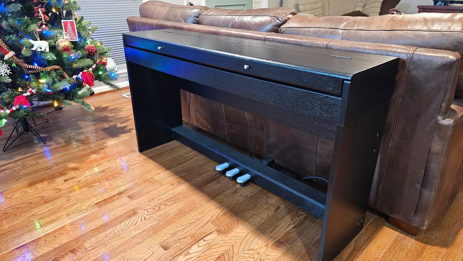 AODSK 88-Key Weighted Hammer Action Digital Piano with Speakers,Furniture Stand and Triple Pedals,Beginner's Course - B-85 customer photo 1