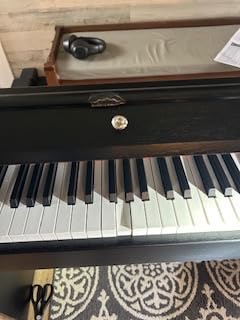 AODSK 88-Key Weighted Hammer Action Digital Piano with Speakers,Furniture Stand and Triple Pedals,Beginner's Course - B-85 customer photo 2