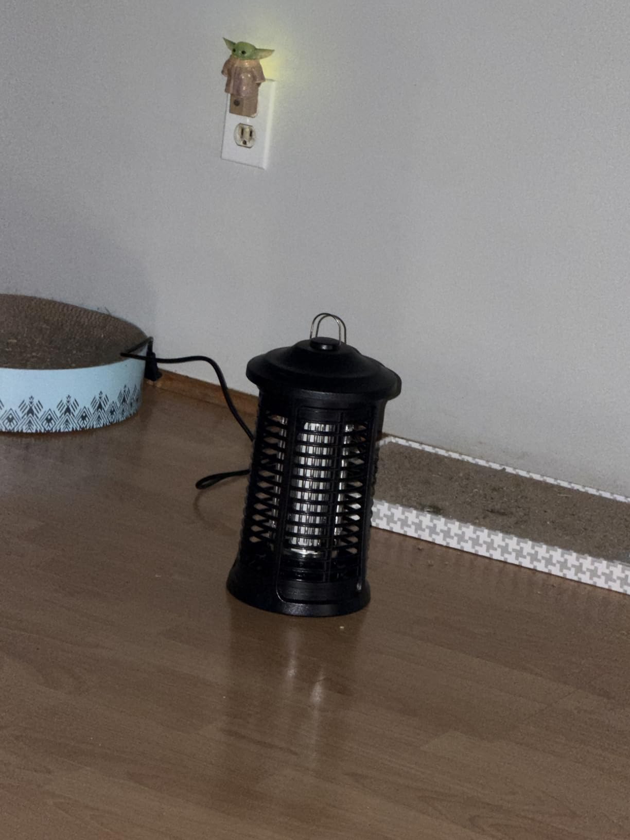 Electric Bug Zapper Indoor/Outdoor, 4200V High Powered Mosquito Zappers Killer, Waterproof Insect Fly Swatter Zapper Mosquito Trap Outdoor, Fly Traps, Insect Killer for Home,Garden,Backyard, Camping customer photo 2