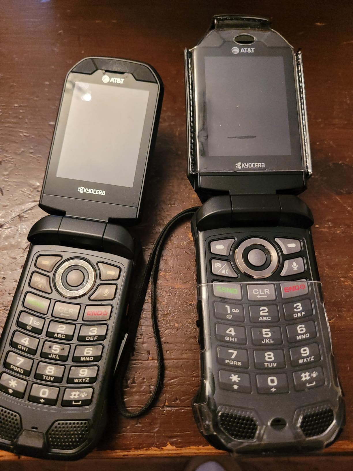 Kyocera Duraxe E4830 Epic AT&T Flip Smart Phone 16GB Rugged PTT Wi-Fi LTE Black (Renewed) customer photo 2