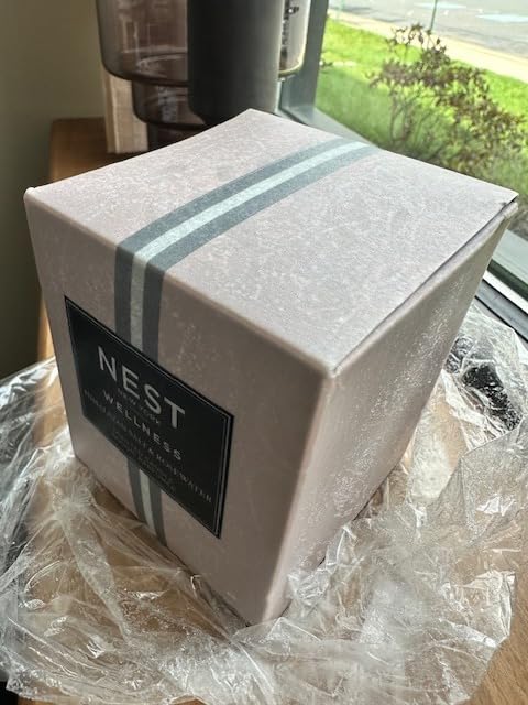 NEST New York Scented Classic Candle, Himalayan Salt & Rosewater - 8.1 oz - Up to 60-Hour Burn Time - Reusable Glass Vessel customer photo 2