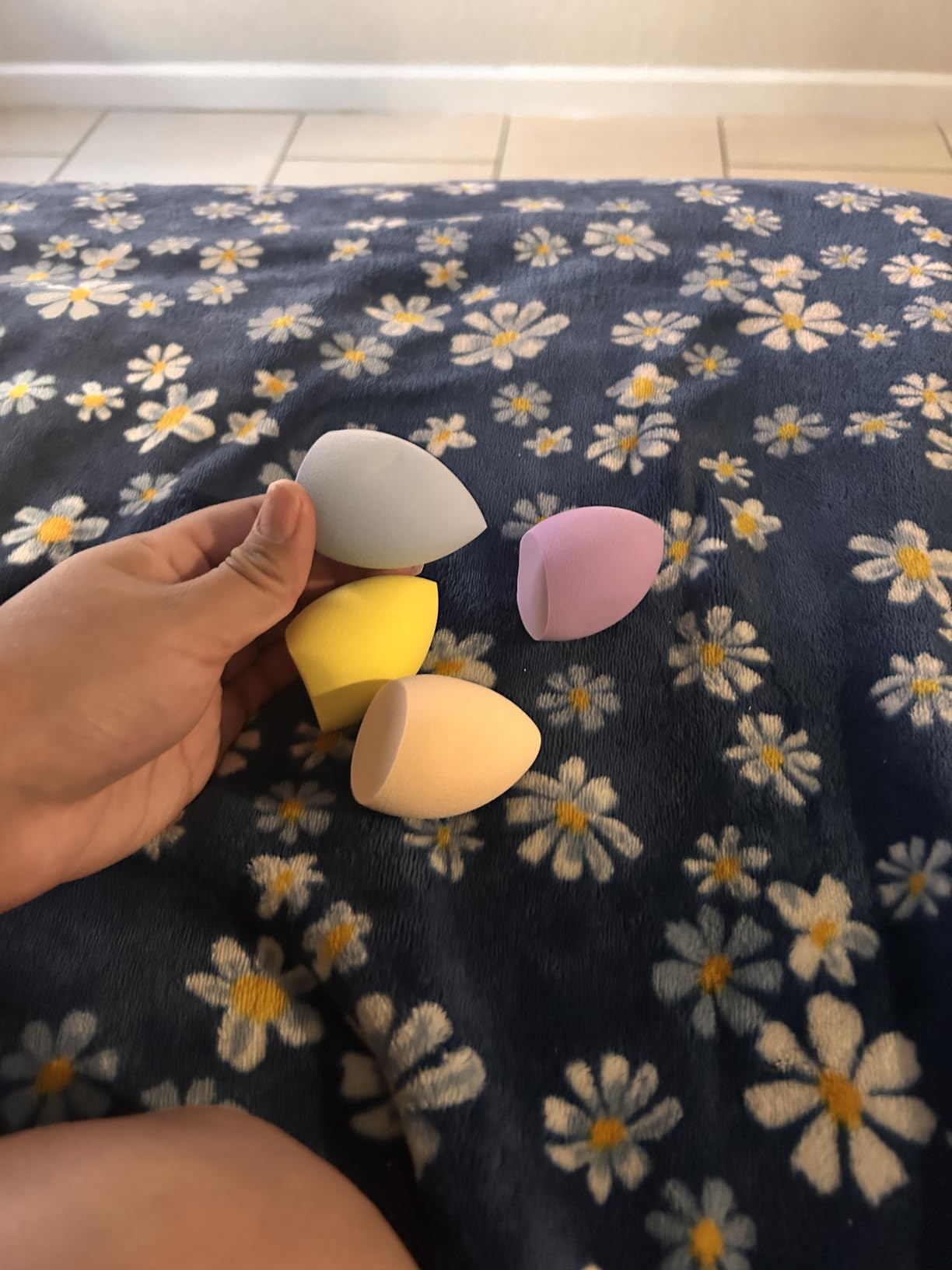 12 Pieces Professional Makeup Sponge Set,Latex Free Flawless Soft Setting Face Puffs,Multicolor Beauty Sponge Blender Cosmetic Applicator for Powder,Liquid,Facial Makeup Tools customer photo 2