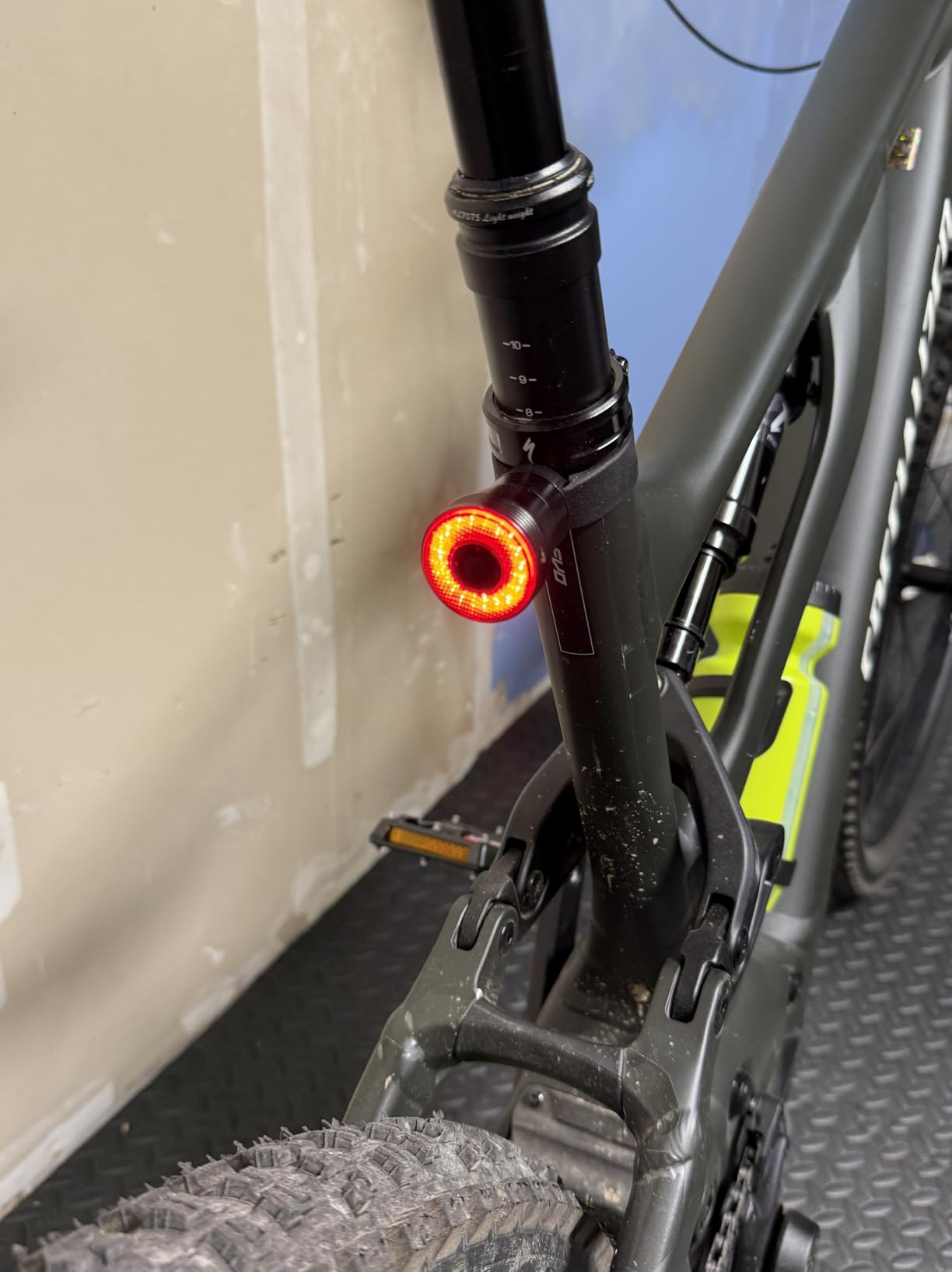 ROCKBROS Bike Tail Light Smart,Brake Bicycle Rear Lights Rechargeable,IPX6 customer photo 1