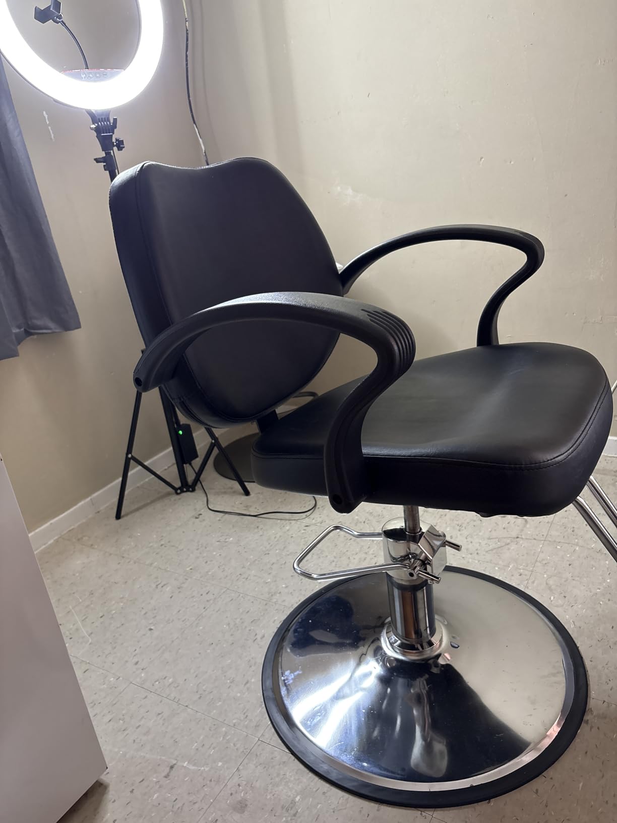 Barber Chair, Salon Chair for Hair Stylist Swivel Styling Chair Heavy Duty Hydraulic Pump Adjustable for Beauty Hair Salon Spa Shampoo(Black) customer photo 1