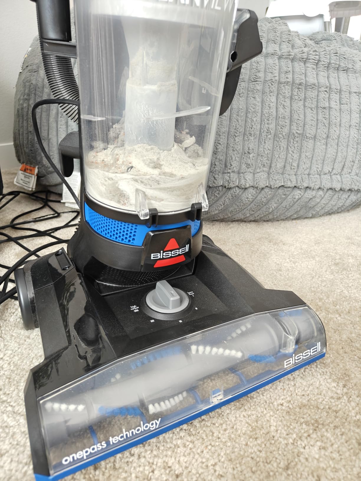 Bissell CleanView Upright Vacuum with Active Extension Wand, XL 2L Dirt Tank Capacity, Powerful Suction & OnePass Technology for Carpets & Hard Floors, 3536 customer photo 2