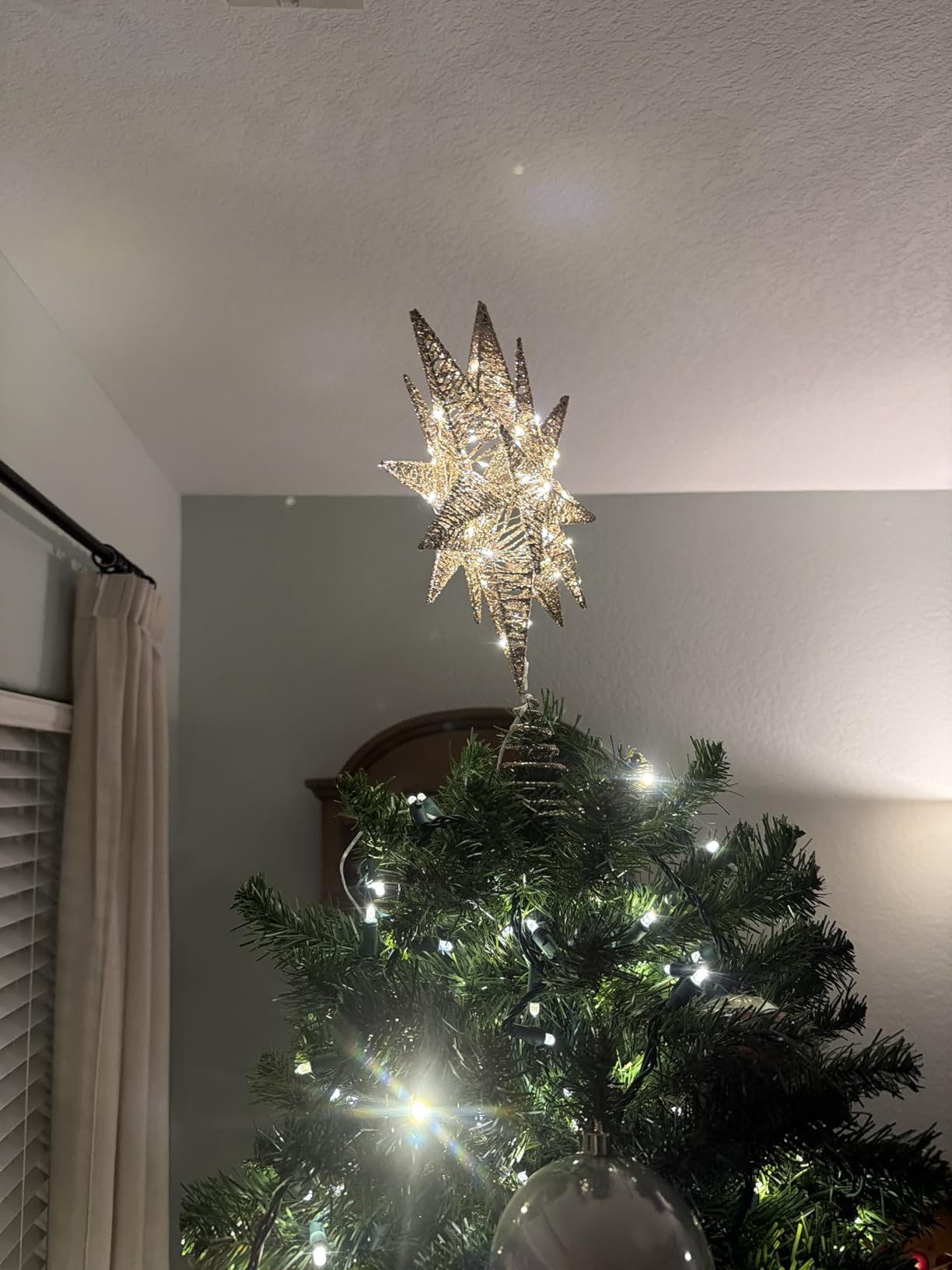 Lewondr Christmas Star Tree Topper, 14.6