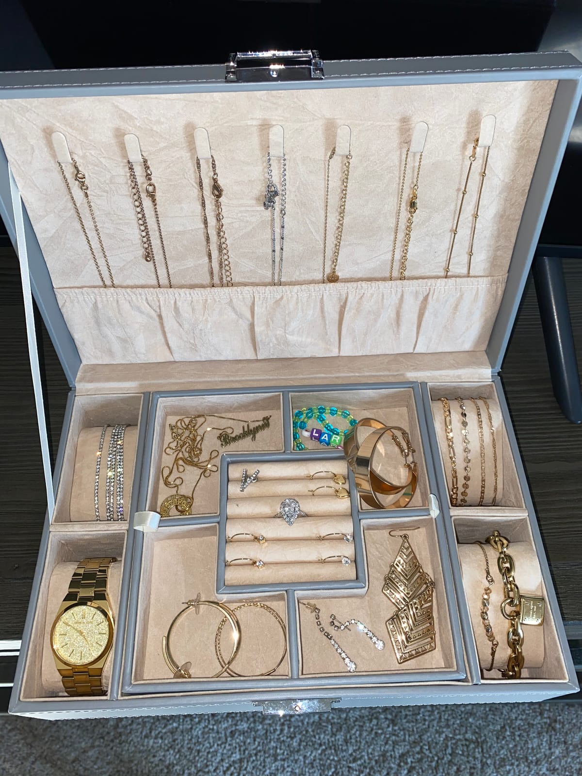 BEWISHOME Mens Jewelry Box Organizer, Jewelry Box for Men Women | with 4 Watch Case Removable Tray, Jewelry Display Storage Case, Carbon Fiber Design Earring Ring Bracelet Case, Black SSH07C customer photo 2