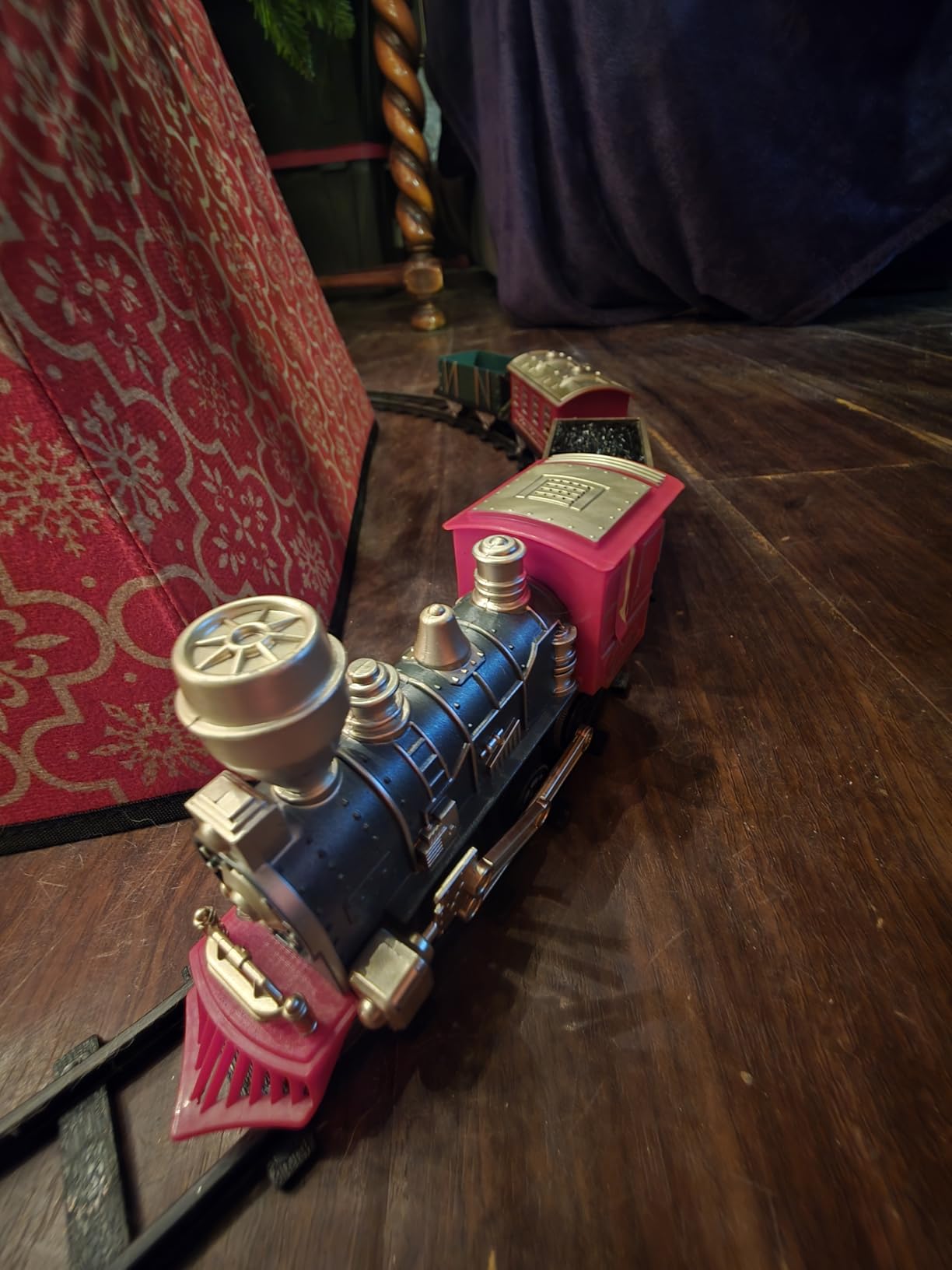 JQ JUQU Electric Train Set for Kids Ages 3-8, Battery Operated Toy Train with Lights and Sounds, 3 Cars and 10 Tracks for Christmas and Year Round Play customer photo 1