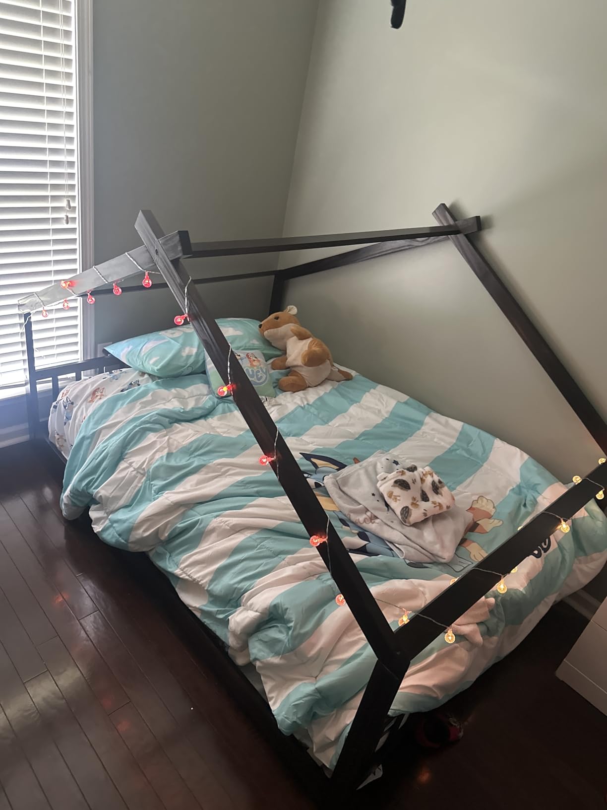 Bellemave Twin House Beds Wood Montessori Bed Frame Kids Floor Tent Bed with Headboard & Footboard for Children Boys Girls Teens, White customer photo 2