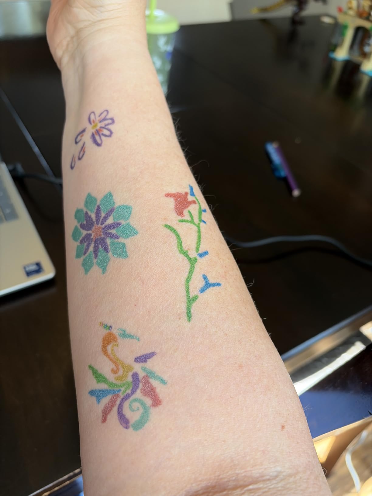 HAWINK Temporary Tattoo Markers for Skin, 10 Body Markers + 56 Large Tattoo Stencils, Dual-End Tattoo Pens Make Bold and Fine Lines ZYH2208001KIT customer photo 1