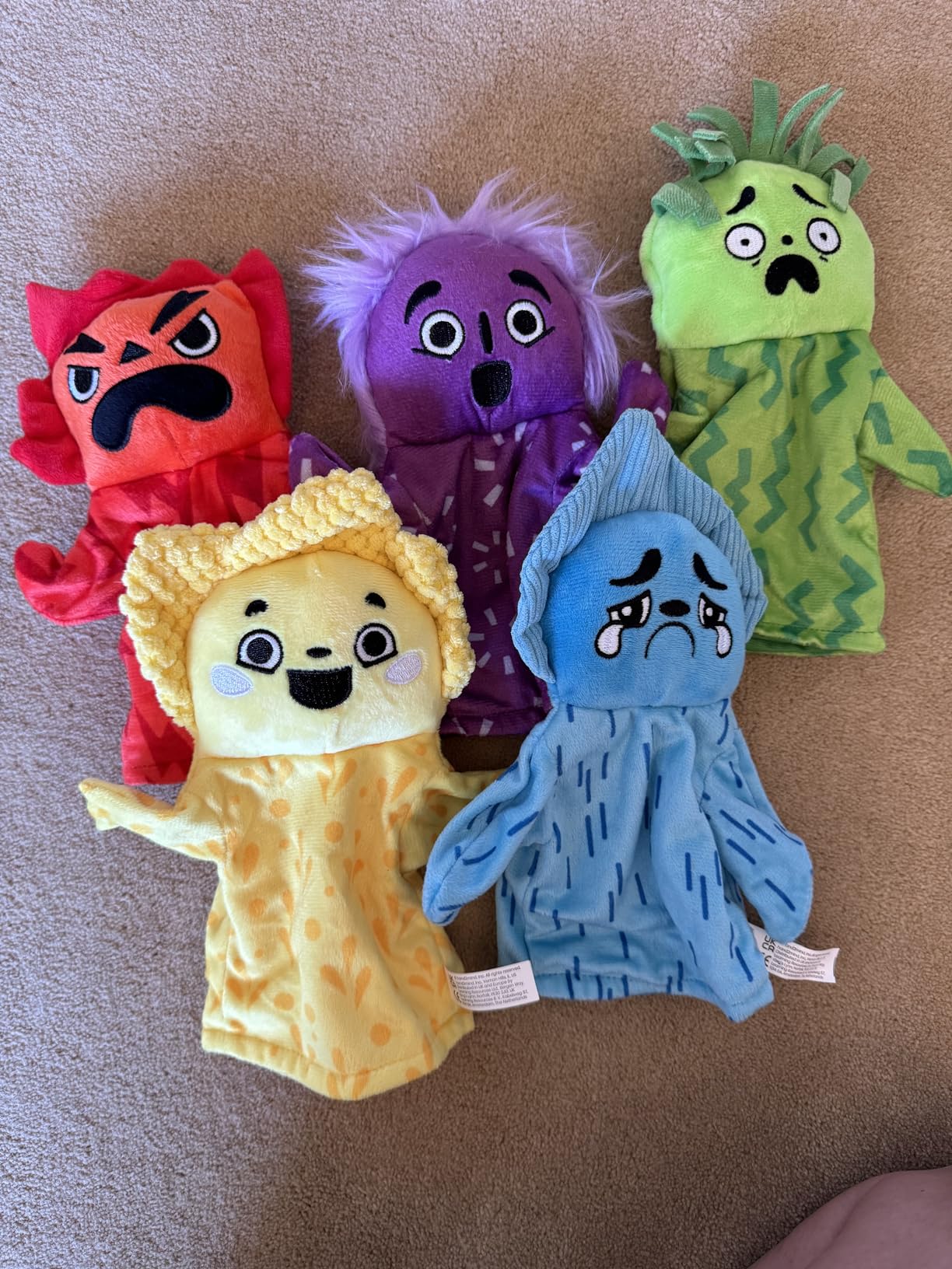 hand2mind Feelings Family Hand Puppets, Emotions Toys, Dramatic Play Therapy Toys for Counselors, Social Emotional Learning Activities, Calm Down Corner Supplies, Social Skills Activities for Kids customer photo 2