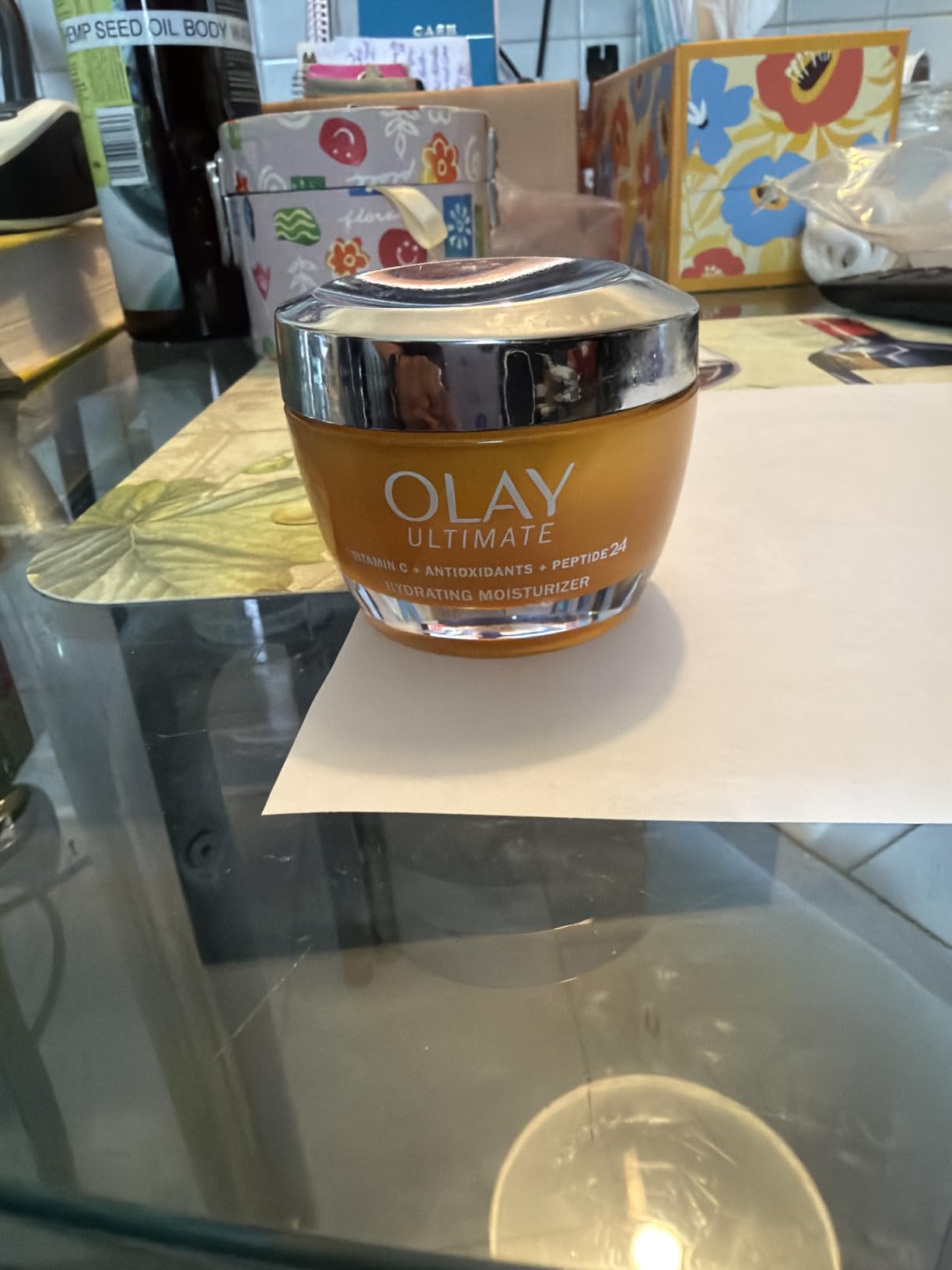 Olay, Vitamin C MAX Face Moisturizer, Brightening Cream for Women, Hydrating, Evens Tone, Dark Spot and Hyperpigmentation Reduction, Glowing Skin Care - Niaciniamide, Peptides, 1.7 Ounce customer photo 1