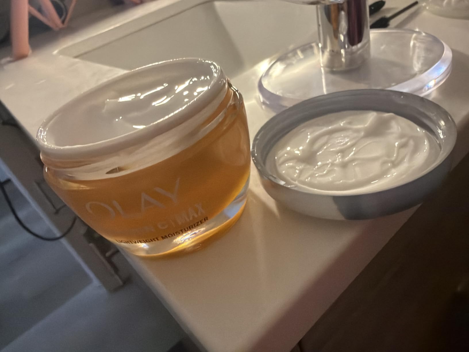 Olay, Vitamin C MAX Face Moisturizer, Brightening Cream for Women, Hydrating, Evens Tone, Dark Spot and Hyperpigmentation Reduction, Glowing Skin Care - Niaciniamide, Peptides, 1.7 Ounce customer photo 2