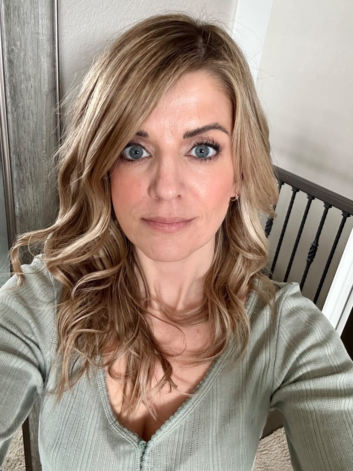 L'ANGE HAIR Sea Salt Texturizing Spray | Effortless Beachy Waves, Volume & Touchable Hold | Mineral-Infused Lightweight Texture Spray for Soft, Natural Finish | 4 oz customer photo 2