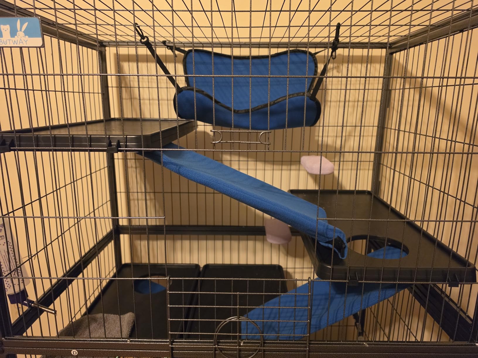 HABUTWAY 45''H Metal Small Animal Cages, Rolling Chinchilla Cage with Removable Ramps, Lagre Cage for Chinchillas/Guinea Pigs/Rabbit, Ferret Cages with Hammock & 4 Tiers, Black customer photo 2