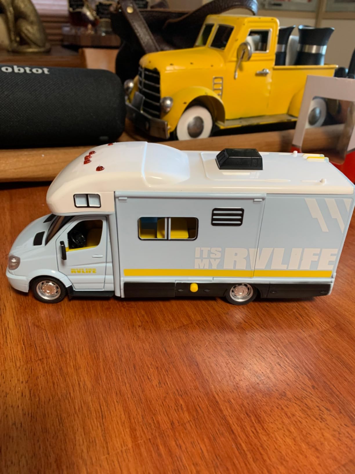 Toy Camper RV Motorhome Toys for Boys Girls Diecast Metal Vehicle Pretend Play Pull Back Model Car Doors & Awning Open Light Sound Age 4 5 6 7 8 Kids Birthday Gifts, Blue customer photo 2