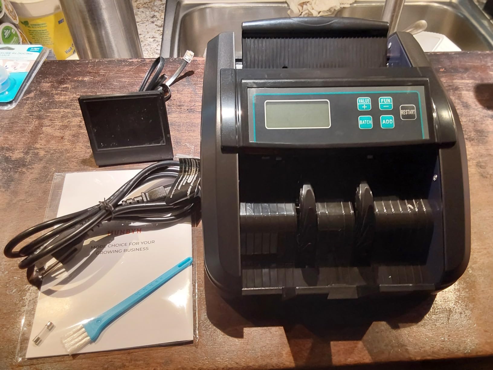 MUNBYN IMC51 Money Counter Machine Count Value, Add+Batch/Add+ Value Mode Bill Counter, UV/MG/IR/MT Detection, USD only Cash Counter,1100 Bills/min, Money Counting Machine with LCD Display (Black) customer photo 1