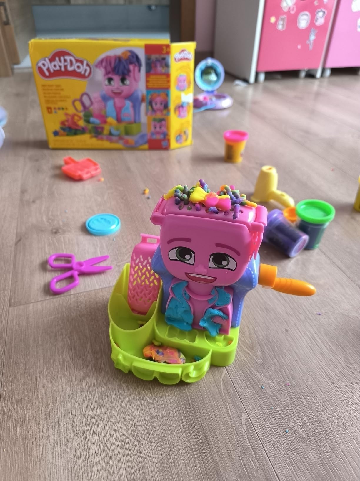 Play-Doh Hair Stylin' Salon Playset with 6 Cans, Pretend Play Toys for Girls and Boys Ages 3 and Up customer photo 1