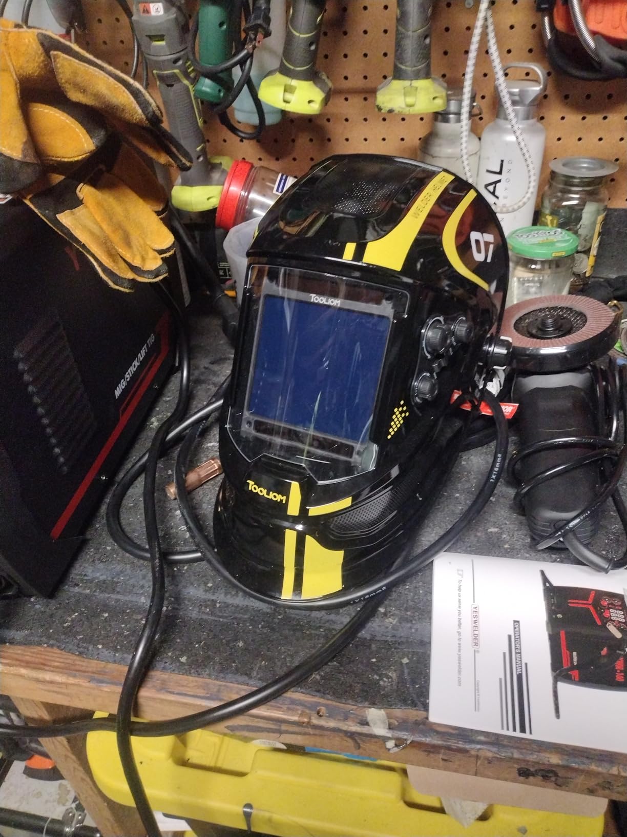 TOOLIOM Auto-Darkening True Color Welding Helmet with 3.94 x 3.66 View customer photo 2